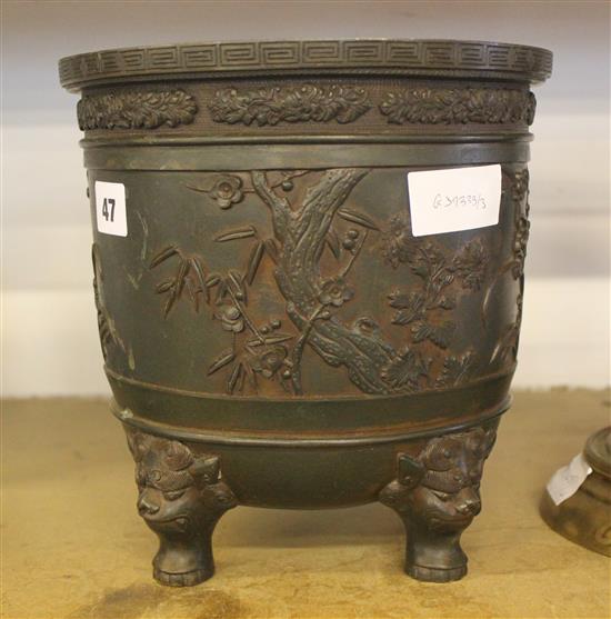 Oriental bronze planter